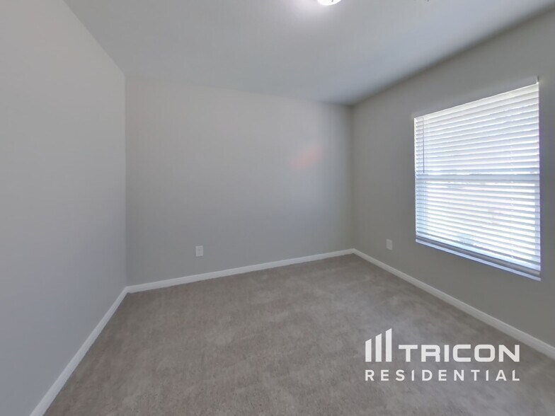 Building Photo - 15680 Del Norte Dr