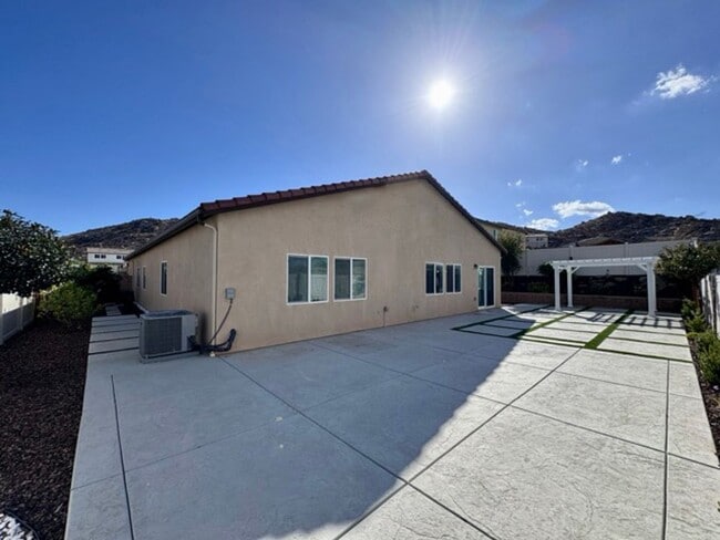 Building Photo - Stunning 2021 built 4 bedroom home for LEA...