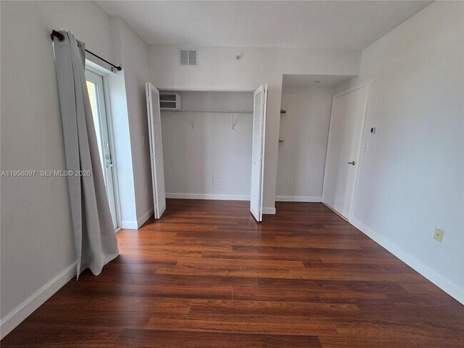 Building Photo - 471 NE 25th St