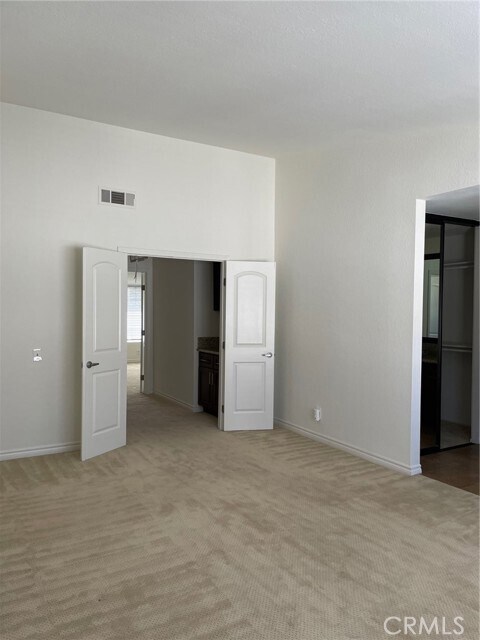 Building Photo - 13 Sunstream