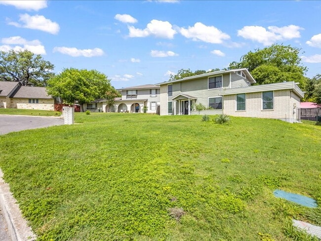 Building Photo - Spacious 3-Bedroom Home Near Medical Cente...