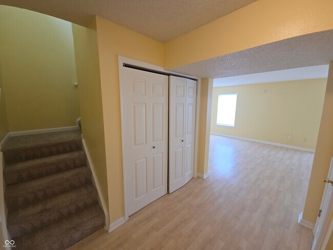 Building Photo - 4320 Village Bend Ln