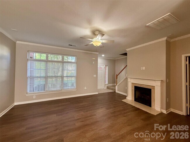 Building Photo - 933 Central Park Cir