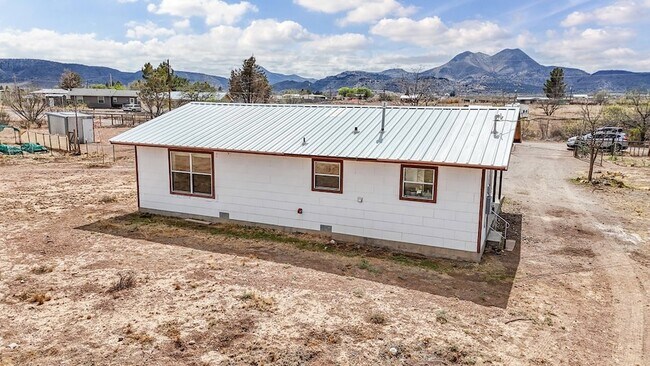 Building Photo - 410 Mountain View Rd