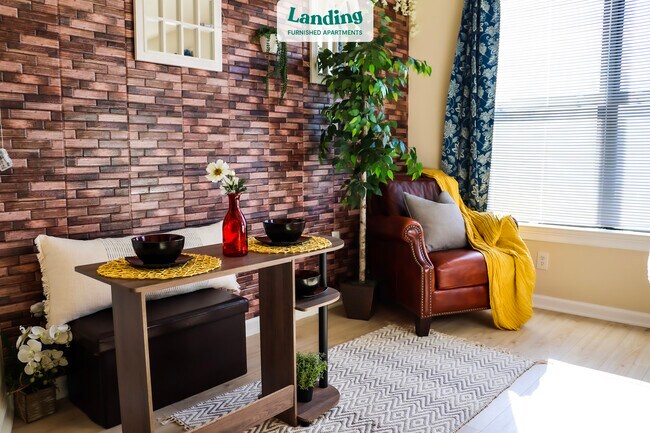 Building Photo - 898 Oak St NW