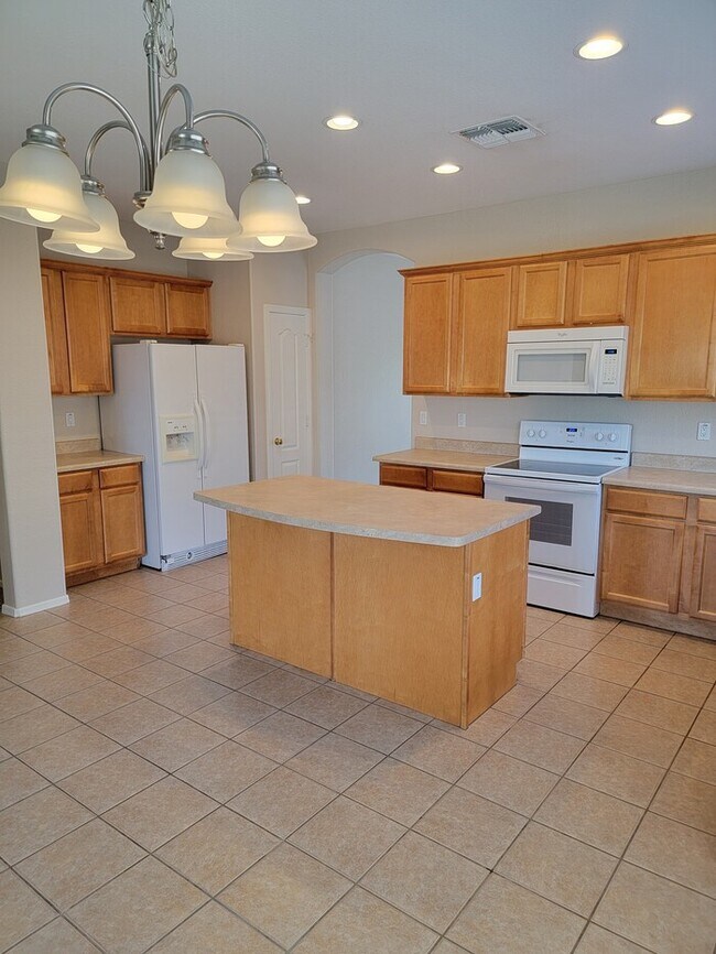 Building Photo - Fantastic 4-Bedroom, 2-Bathroom home For Rent in Avondale!