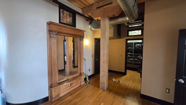 Building Photo - 602 S 9th St