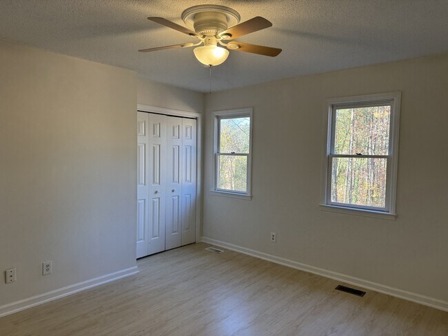 Building Photo - 1513 Kendall Dr