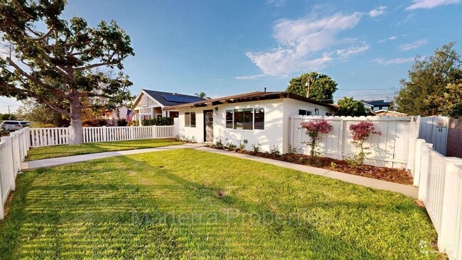 Building Photo - 286 Costa Mesa St