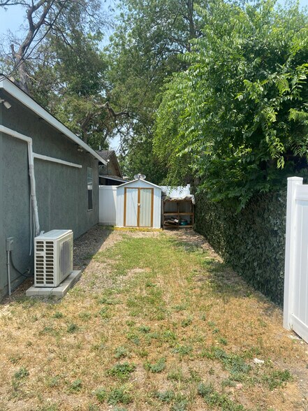 Building Photo - 5415 Buena Vista St