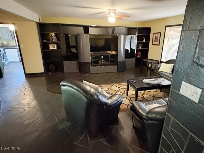 Building Photo - 3167 El Cedro Cir