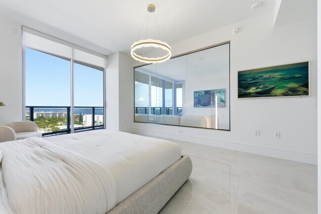 Building Photo - 220 Lake Shore Dr