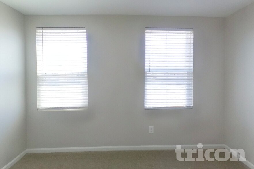 Building Photo - 656 McCormick Ln