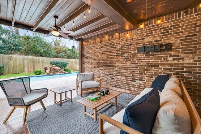 Building Photo - 66 S Longsford Cir