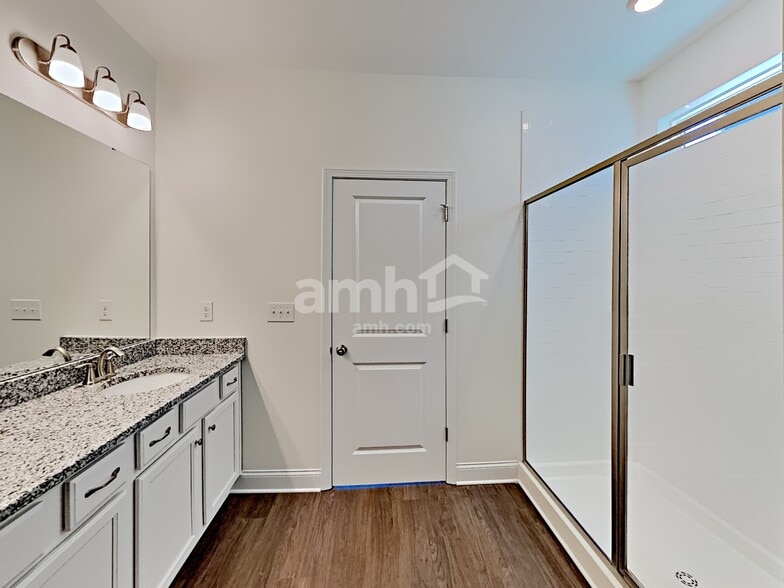 Building Photo - 215 Stowe Rd