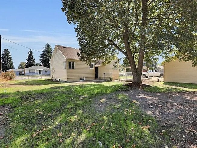 Building Photo - For Rent – Spacious 4-Bedroom, 2-Bath Home...