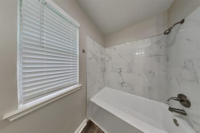 Building Photo - 7010 Apple Oak Ct