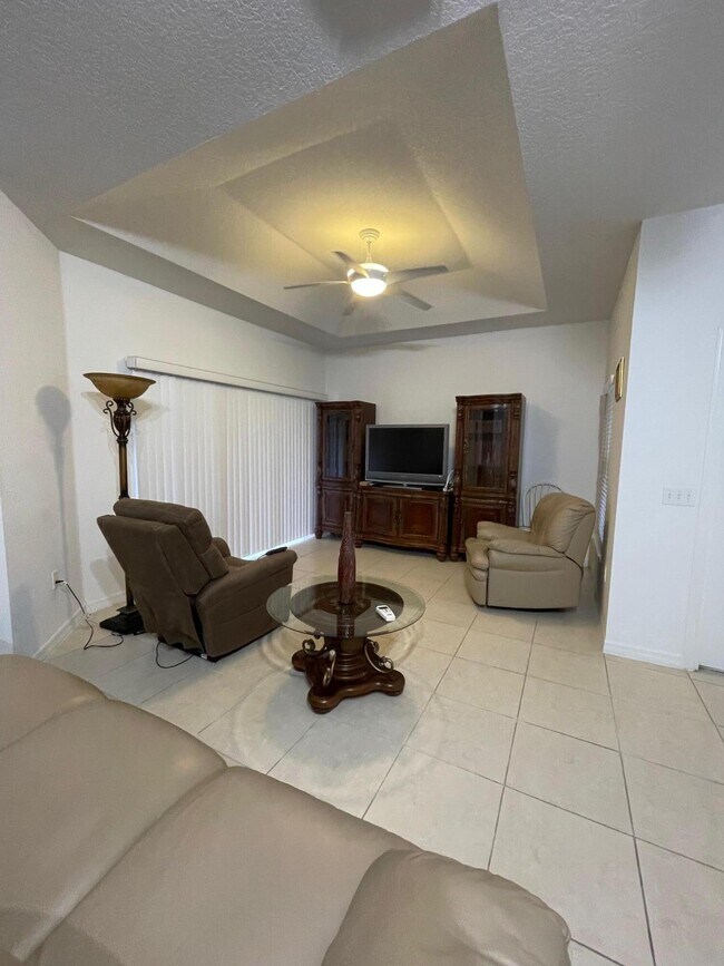 Building Photo - 1833 Pelican Dr