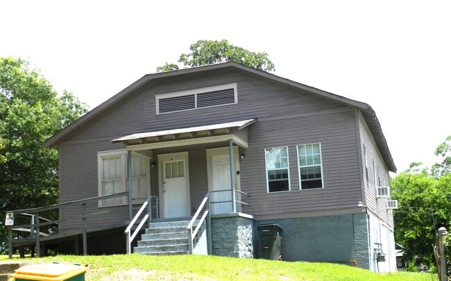Building Photo - 1409 Martin
