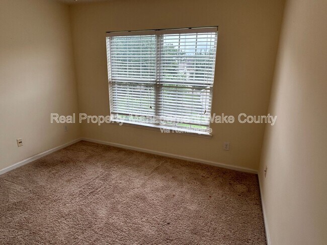 Building Photo - 2500 Valley Haven Dr
