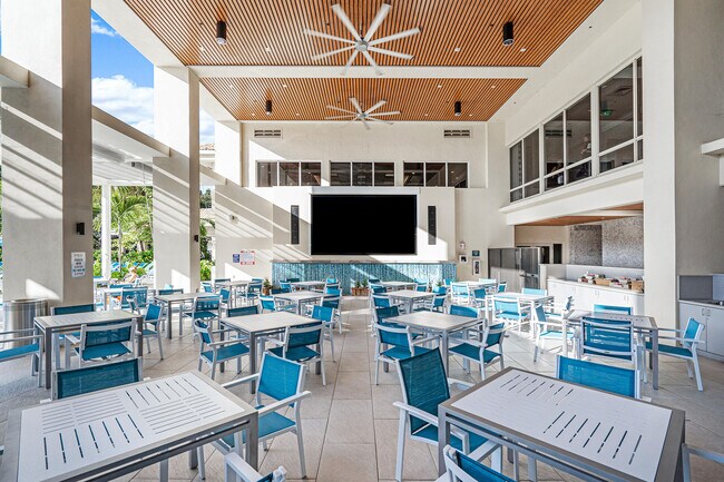 Building Photo - 5 Westgate Ln