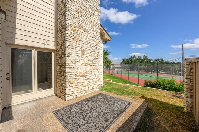 Building Photo - 2201 Lakeway Blvd