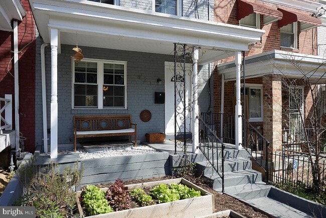 Primary Photo - 421 Longfellow St NW