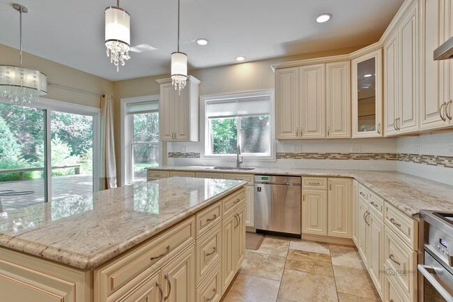 Building Photo - 24 Plymouth Ct