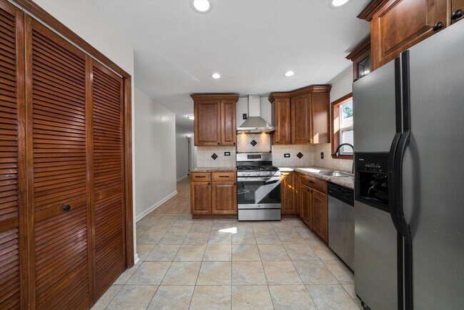 Building Photo - 1515 Highland Ave