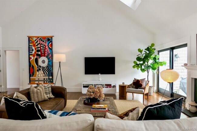 Building Photo - 70 S Country Rd