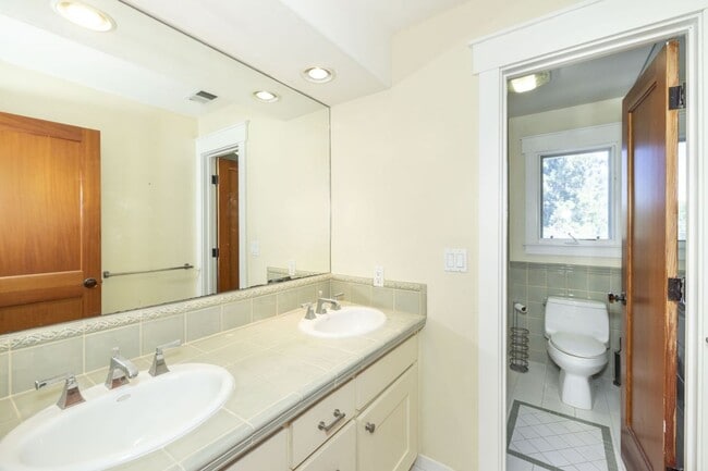 Building Photo - Lovingly Maintained 5 Bed, 3.5 Bath Execut...