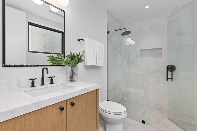 Building Photo - 4024 Bonita Ave