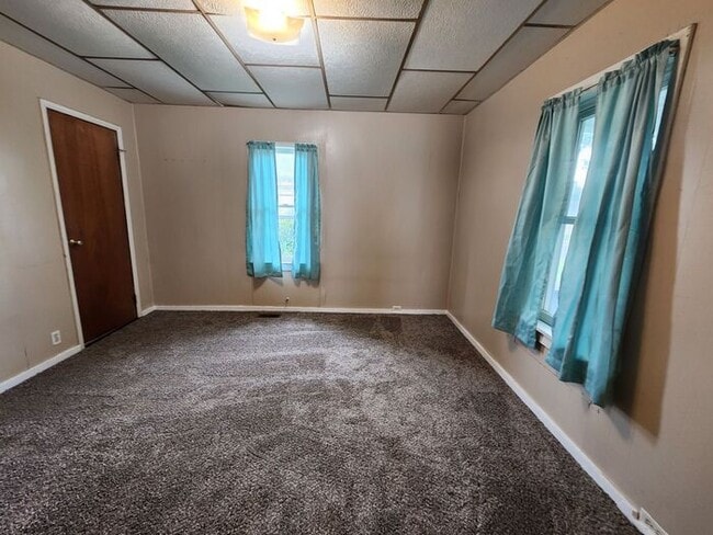 Building Photo - 2 Bedroom House in Clinton, In