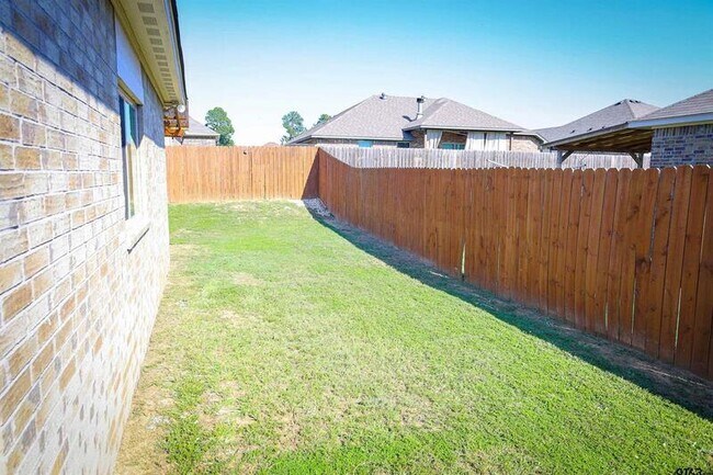 Building Photo - 322 Ambrose Avenue