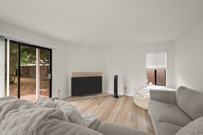 Building Photo - 5 bed/3.5 Bath House - Walk to SDSU!