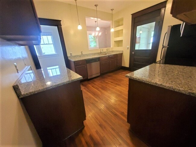 Building Photo - Check out this beautiful 3BR/2BA bungalow ...