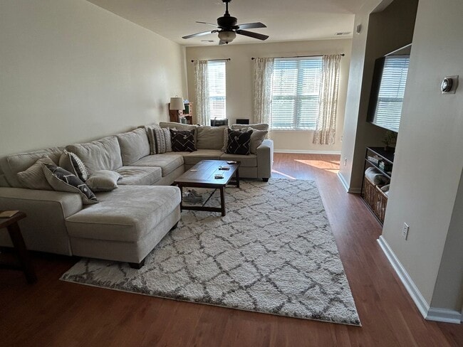 Building Photo - 3 Bedroom 4 Bath Townhouse in Bolton's Lan...