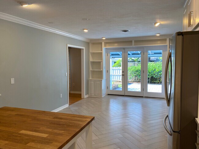 Building Photo - 2720 Dellwood Dr