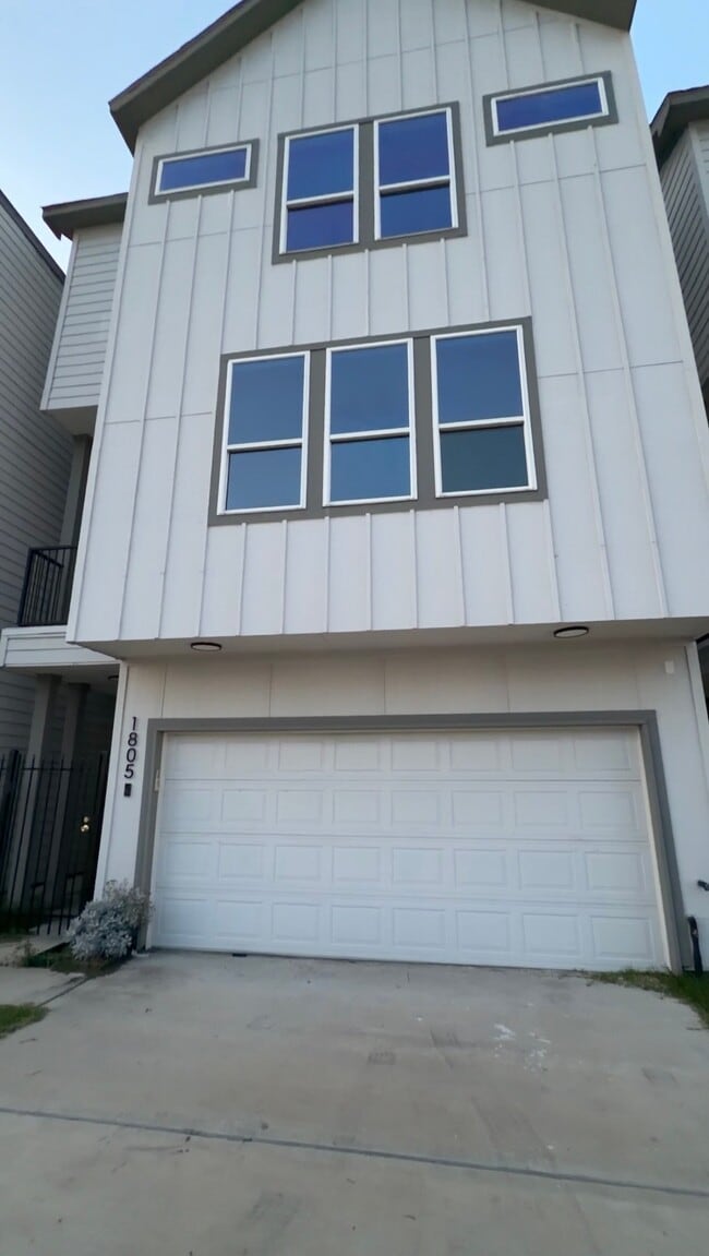 Building Photo - 1811 Brooks St