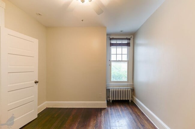 Building Photo - 337 14th St NE