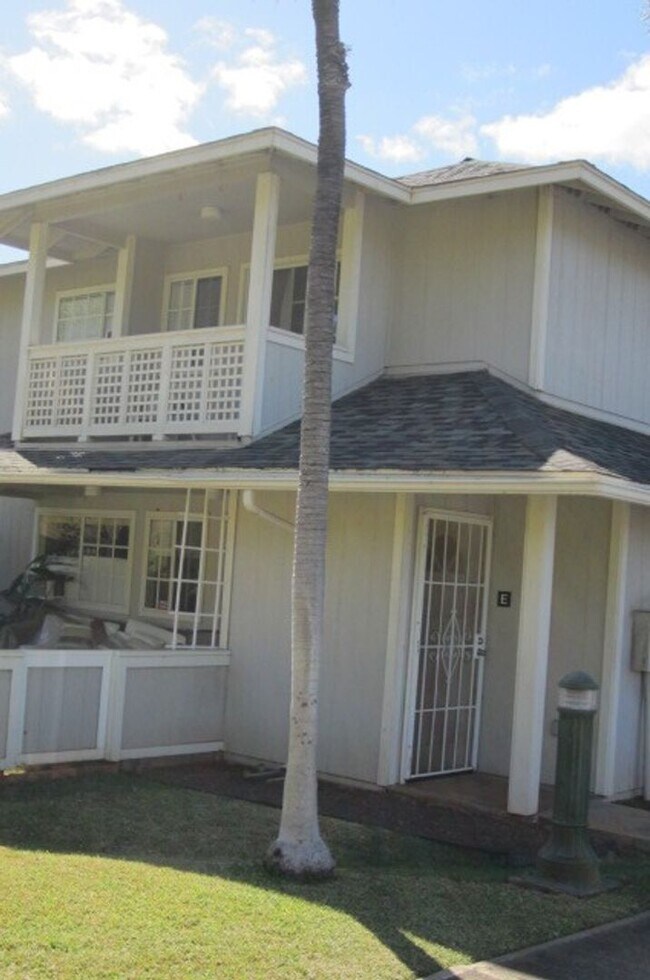 Building Photo - Partially Remodeled 1/1/1 in West Loch Fairways