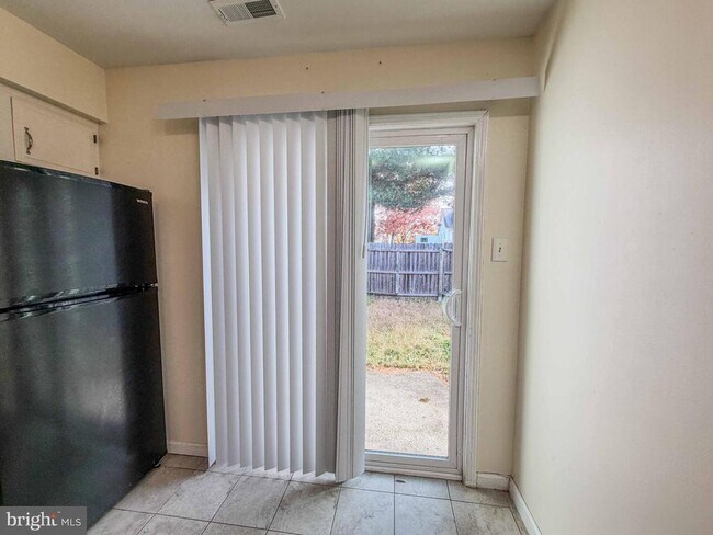 Building Photo - 38 Hopewell Ln