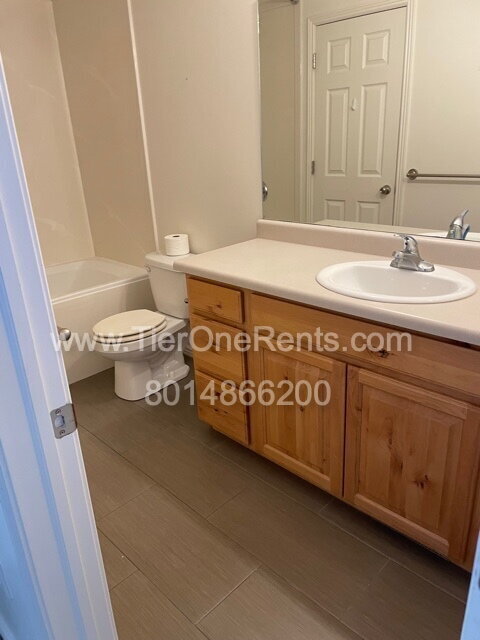 Building Photo - NO DEPOSIT option available for qualified ...