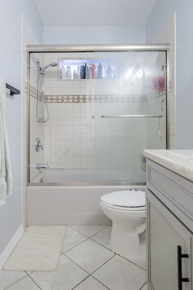 Building Photo - 5521 27th Ave