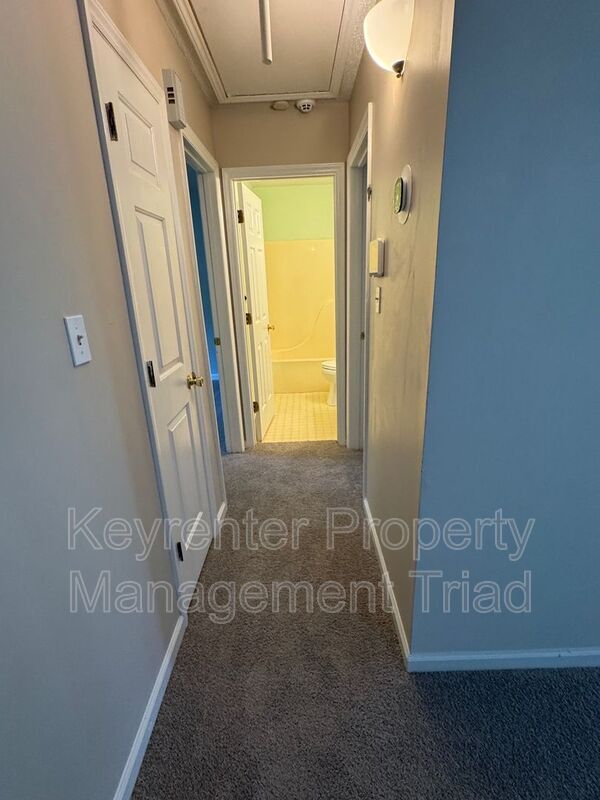 Building Photo - 1520 Kenwalt Dr