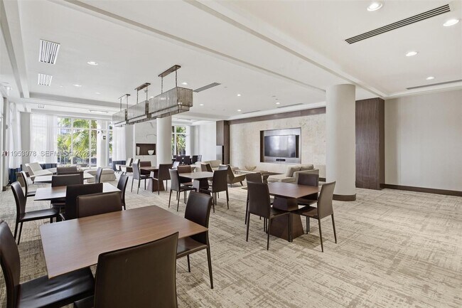 Building Photo - 801 Brickell Key Blvd