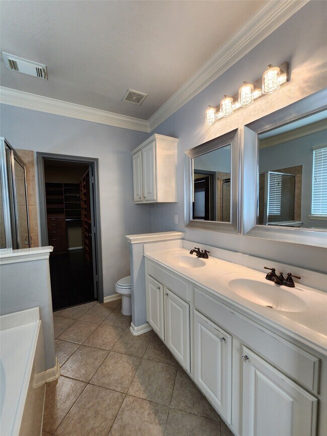 Building Photo - 16935 Jelly Park Stone Dr