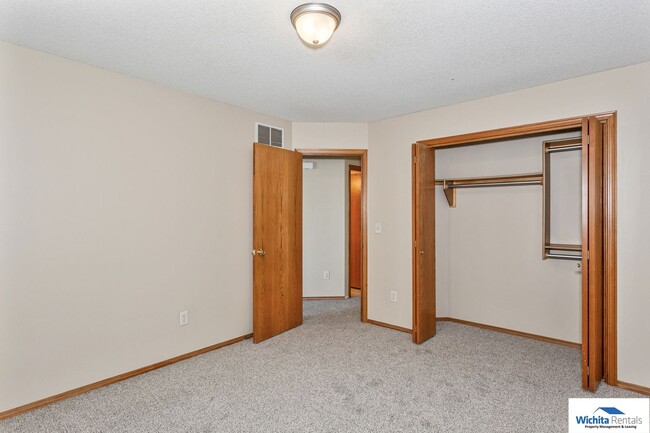 Building Photo - 3 bedroom 2 bath  - NE Wichita ***$200 Off...