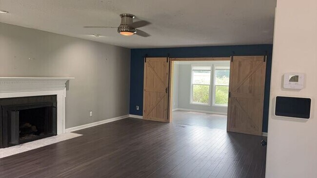 Building Photo - TR Lawing Realty Property