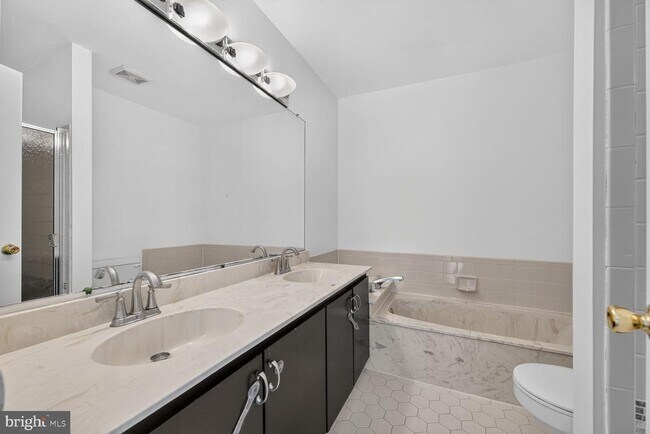 Building Photo - 6374 English Ivy Way